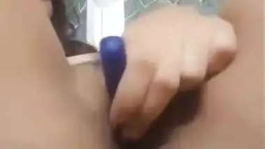 Indian nude girl fucks her wet pussy with a sketch pen