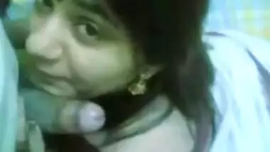 Hot Bengali Bhabhi Sucking Penis And Exposes Thighs