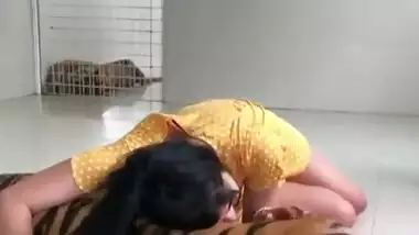 Desi girl deploying her braless boobs on tiger