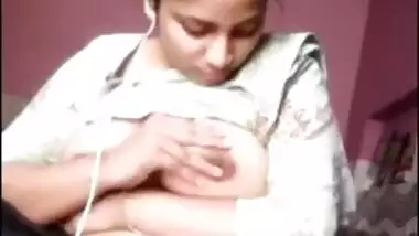 Big navel bhabi on cam