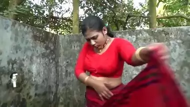 Desi village bhabi spy bath video