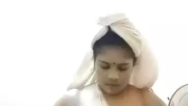 Milky big boobs aunty after bath viral show
