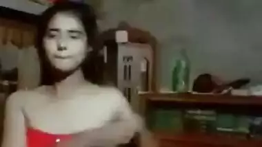 Desi Girl Shows Her Boobs