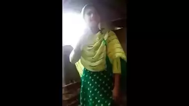 bangladeshi girl showing boobs