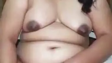 Mature South Indian Aunty Dildoing With Veggie