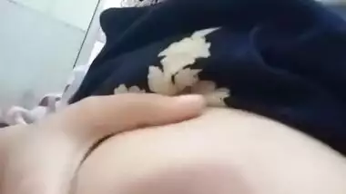 Paki lady showing boobs