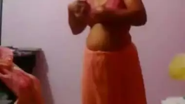 mature desi aunty dress change