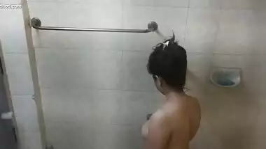 Beautiful Desi Girl Nude Bathing secretly Captured