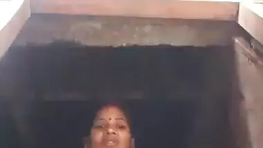 Desi bhabi showing her boobs and pussy