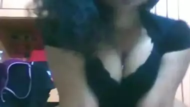 Horny Anakapalle college girl Indian masturbation mms