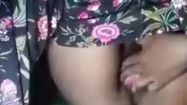 Desi village girl fingering at home viral MMS