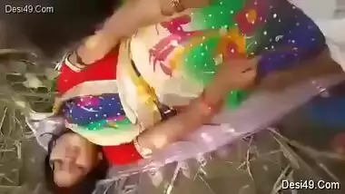 Exclusive- Desi Randi Bhabhi Outdoor Sex With 2 Young Guys