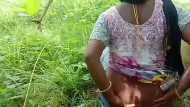 Outdoor Aunty sex video of a desi milf and a pervert