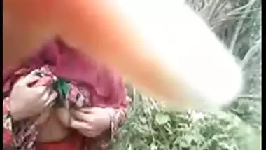 Outdoor romance mms of bangladeshi girl