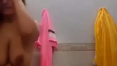 Adorable big boob Pakistani girl bathing full nude