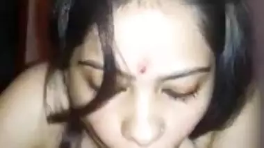 Noida Hot Indian Bhabhi Giving Blowjob