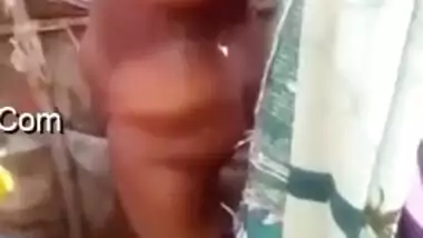 Depraved Indian cameraman likes to film his wife taking a shower