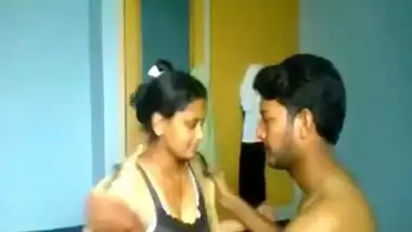 Mallu wife is perfect at sucking cocks!