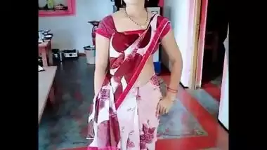 cute babe preensi navel expose dance show