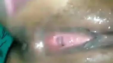 Indian teen sex video of a sexy 18 yr old girl with her BF