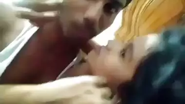 Kissing Indian lovers sex foreplay viral MMS
