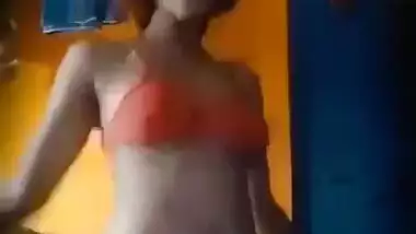 Desi teen girl dancing nude on song