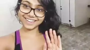 sweet DESI girl showing armpit.mp4