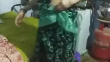 Telugu Aunty Reshma Strip Saree