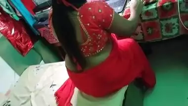 Sexy Hot Desi Village Aunty Bhabhi Web Cam Video Call With Strenger In Nude Show. Open Cloth Slowly