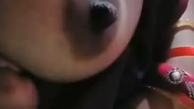 Desi bhabi showing boobs nipple video call with husband