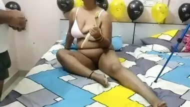 Desi Bhabi unwanted sex with vegetable sales man!! Indian sex with clear Hindi audio
