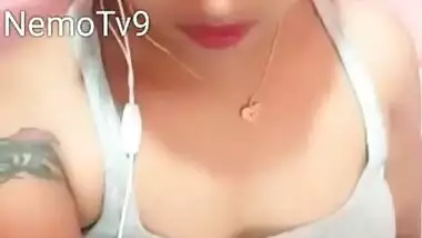 Bong Girl, Cute Video Call Recorded, She is hot and Cute