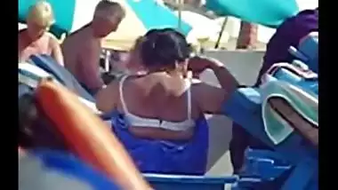 aunty changing on goa beach