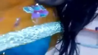 Horny guy makes Desi girl understand that he is keen to have chudai