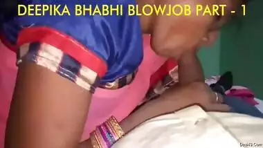 Exclusive- Sexy Desi Bhabhi Sucking Deaver Dick