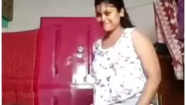 Hot Desi Bhabi Changing Cloths