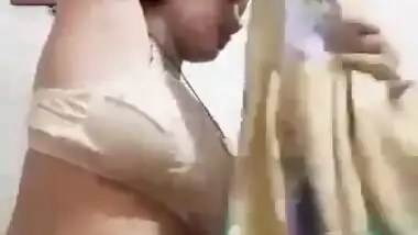 Codne Wala Aarchna Xxx - Big boob young girl getting nude on cam indian sex video