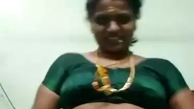 Sexy Tamil Aunty Removing Saree Showing Pussy