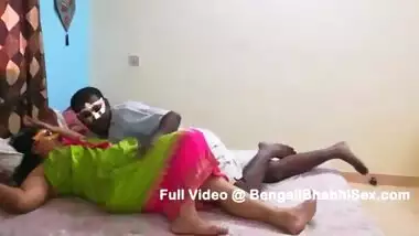 Desi Bhabhi In Saree Sucking and Fucking