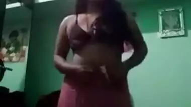 Desi Bhabhi striptease selfie MMS movie