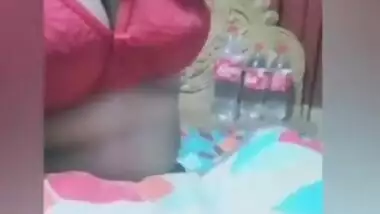 Sexy Desi Girl show her big boobs