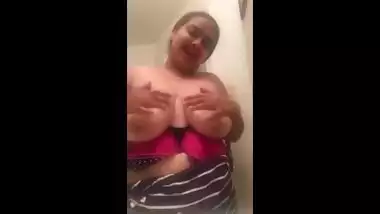 aunty big juicy boobs