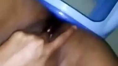 Desi girl has a sex XXX pussy to be masturbated and fingered in shower