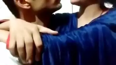 Amateur Desi Teen Lovers Ki Kissing And Boob Sucking Video