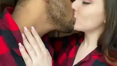 Babe Alyssa Quinn kissing her boyfriend