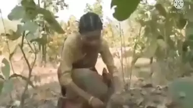 Pat A - Kachra Binne Vali Ladki Ko Ke Jungle Me Choda