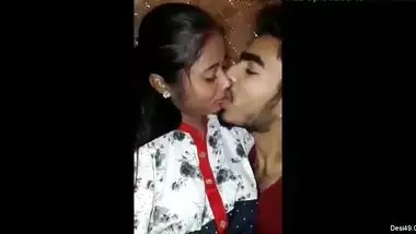 Desi man films himself kissing his girlfriend and touching her XXX boobs