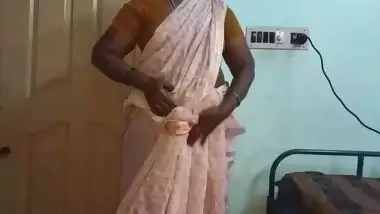 Indian Hot Mallu Aunty Nude Selfie And Fingering For father in law