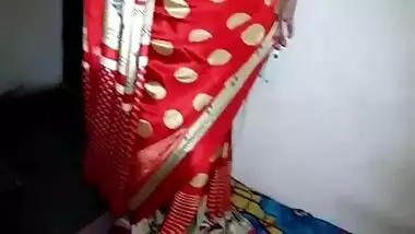 Desi wife in sari gets captured by husband who wants XXX striptease