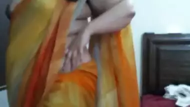 indian desi aunty talking dirty and showing nude body